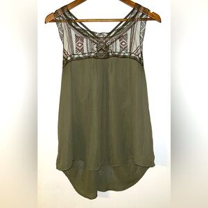 Large tank, very pretty, green, red, white. Vanity